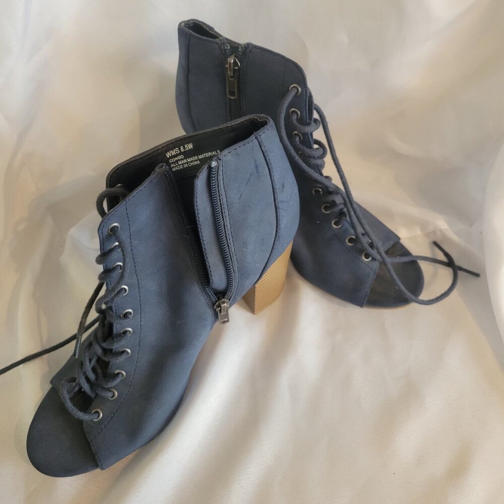 Size 8W Navy Blue Heels
